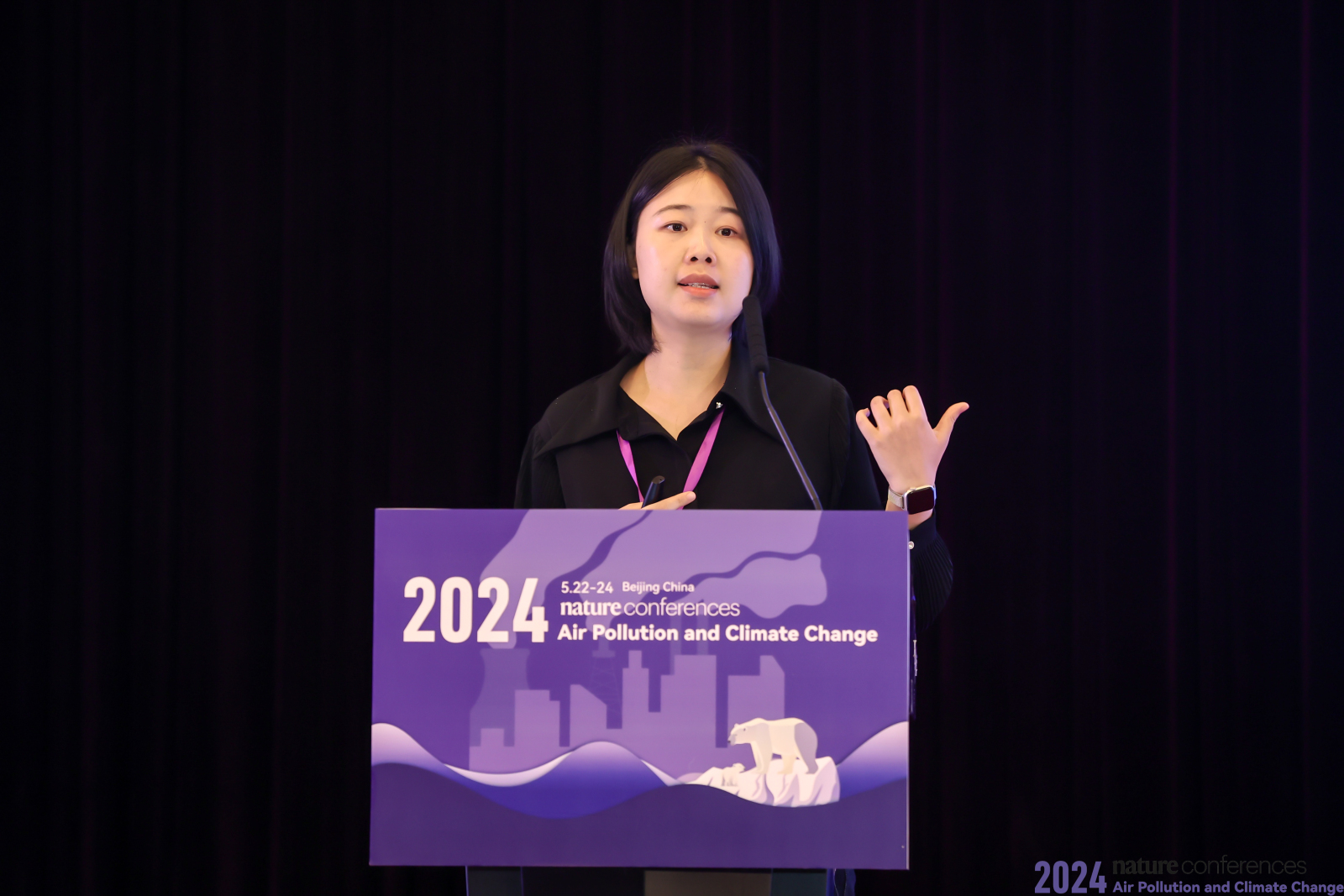 图片包含 游戏机, 男人, 窗帘, 电脑描述已自动生成 图片包含 游戏机, 男人, 窗帘, 电脑描述已自动生成